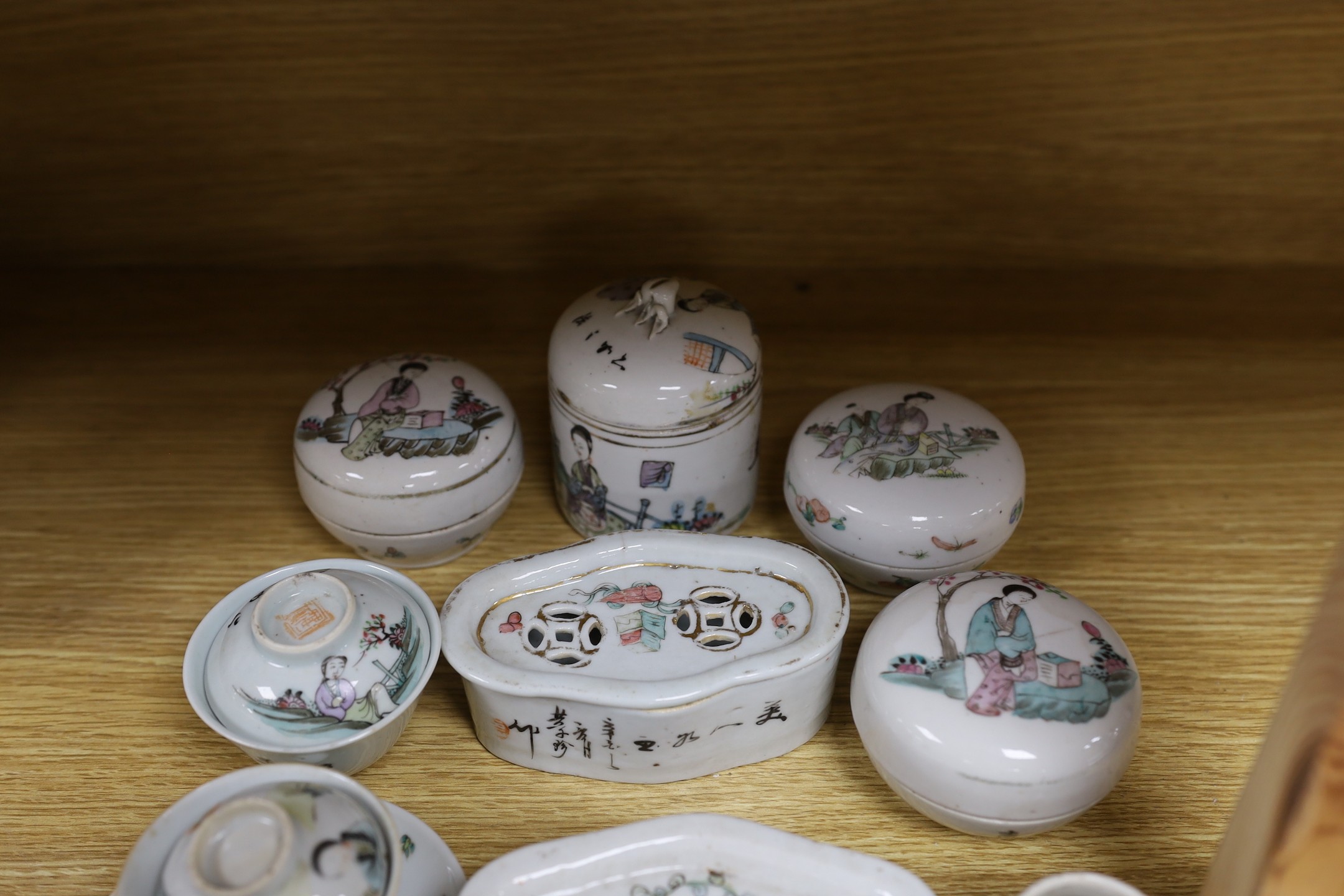 Twelve items of Chinese Republic porcelain, including two bird feeders, tallest 10 cms high